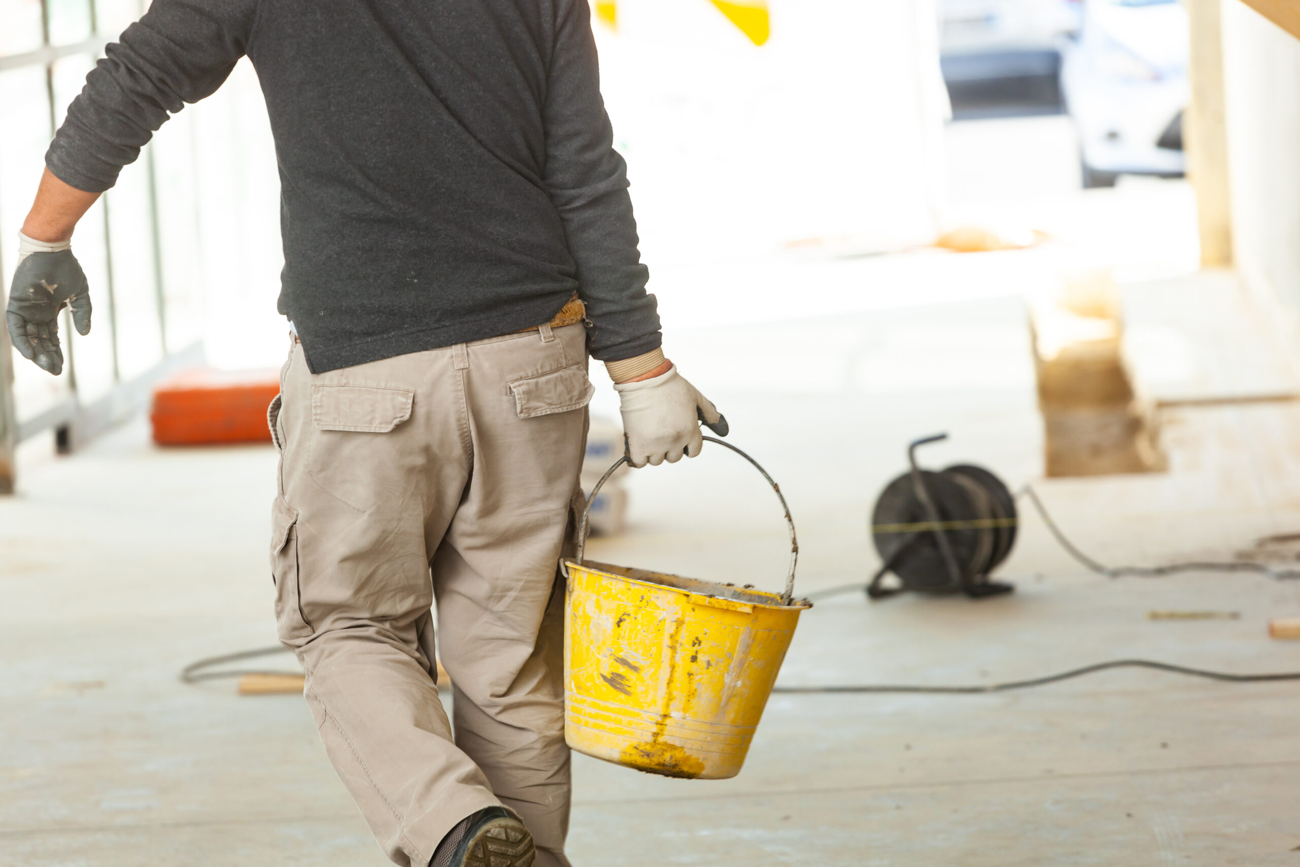 construction-worker-with-cement-2021-08-